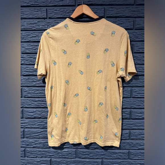 Free Planet Pineapple T-shirt Men’s/Unisex Small - Picture 2 of 7
